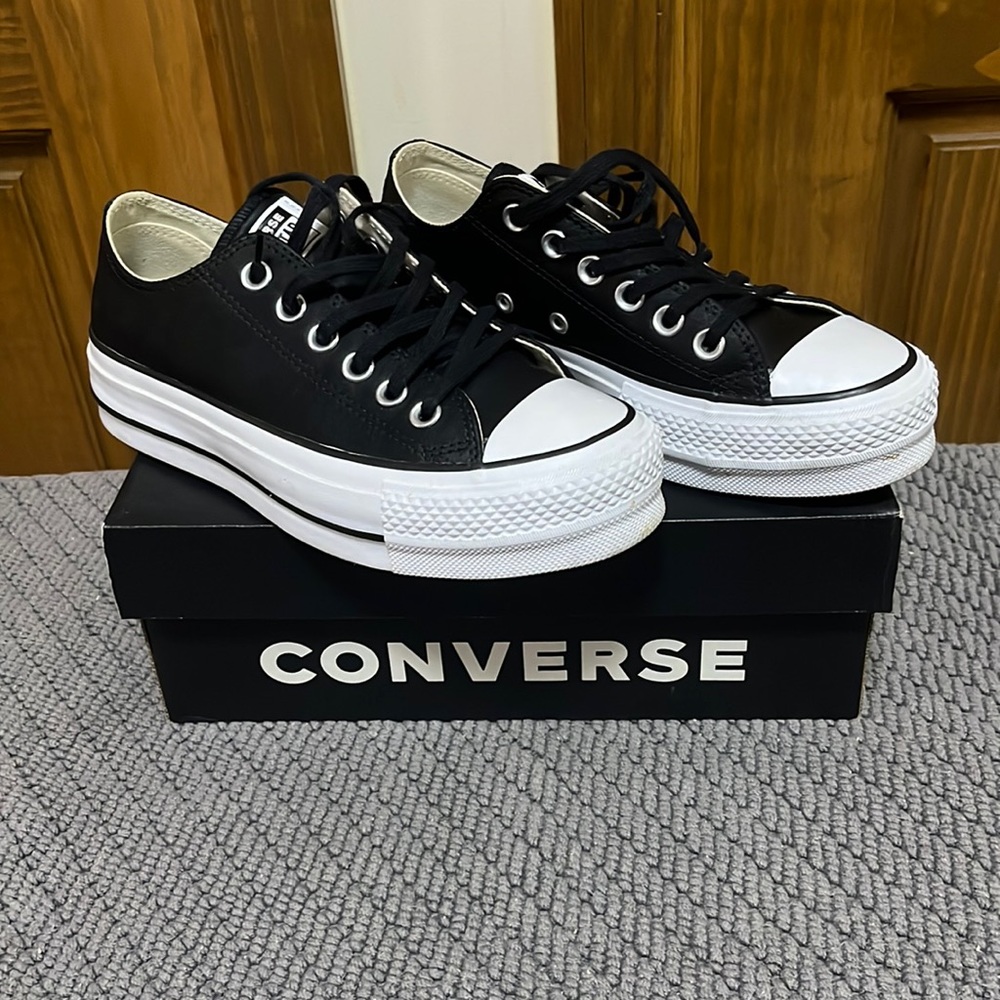 Women converse sneakers
